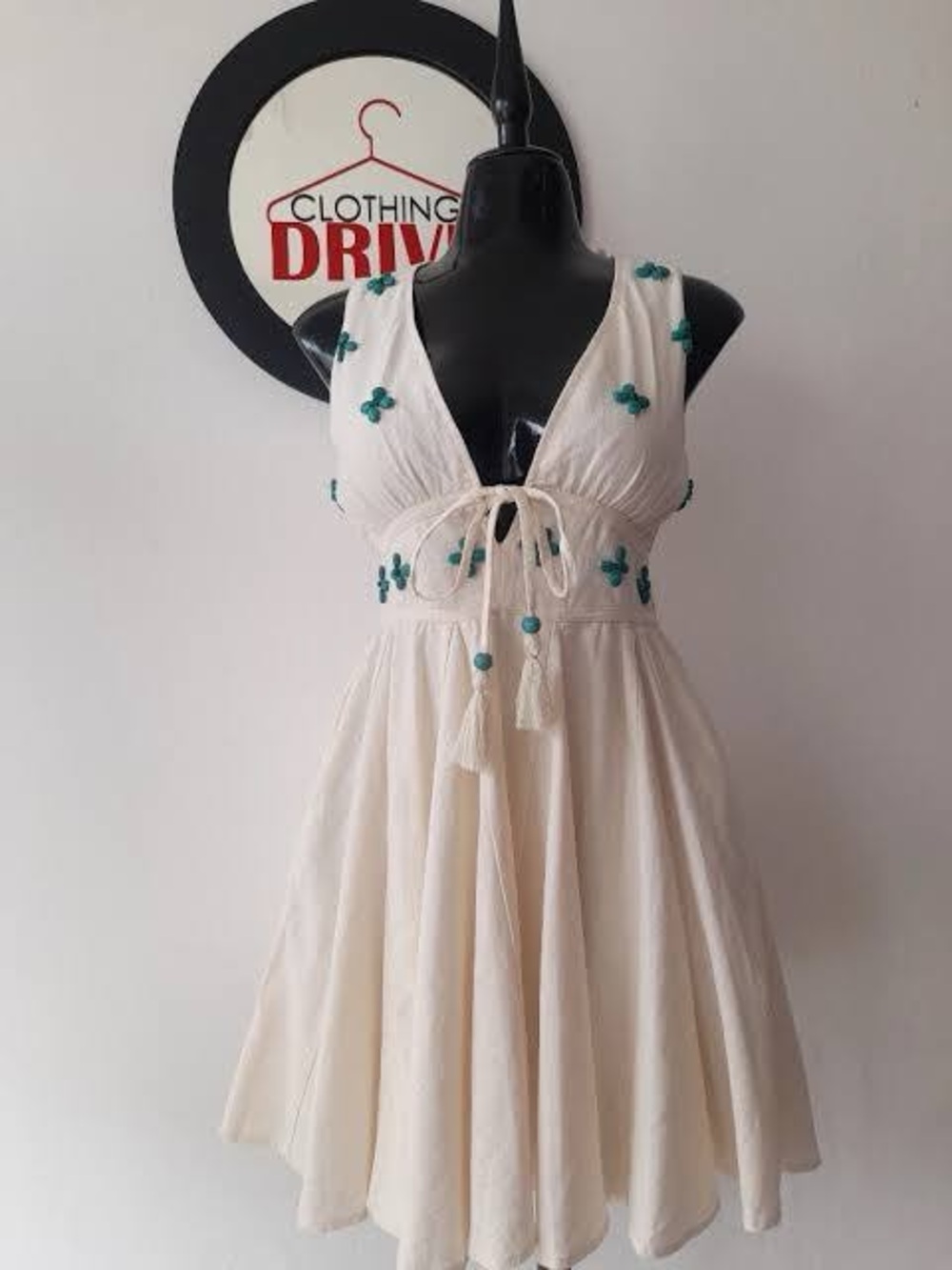 NWT House of Harlow Cream Dress - Picture 3 of 16